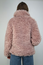 Laden Sie das Bild in den Galerie-Viewer, Kuschelige Jacke
