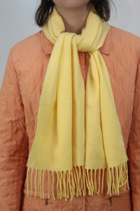Gelber Schal