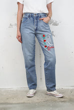 Laden Sie das Bild in den Galerie-Viewer, 90s Mom-Jeans bestickt (Vintage)