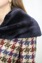 Laden Sie das Bild in den Galerie-Viewer, Tweed-Jacke mit Faux Fur Kragen (Vintage)