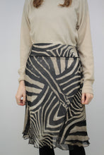 Laden Sie das Bild in den Galerie-Viewer, Y2K Zebra Rock