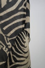 Laden Sie das Bild in den Galerie-Viewer, Y2K Zebra Rock