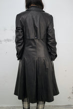 Laden Sie das Bild in den Galerie-Viewer, Alexander McQueen Ledermantel