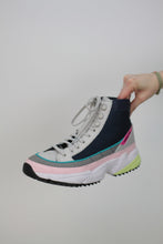 Laden Sie das Bild in den Galerie-Viewer, Adidas Kiellor Xtra W Sneakers
