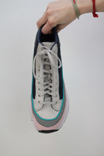 Laden Sie das Bild in den Galerie-Viewer, Adidas Kiellor Xtra W Sneakers