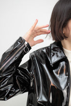 Laden Sie das Bild in den Galerie-Viewer, EYTYSxH&amp;M Lackjacke