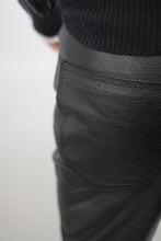 Laden Sie das Bild in den Galerie-Viewer, Lederhose (Vintage)