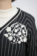 Laden Sie das Bild in den Galerie-Viewer, Bestickter feiner Strickpullover (Vintage)