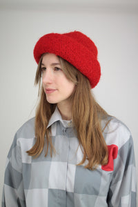 Rote Strickmütze
