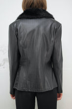 Laden Sie das Bild in den Galerie-Viewer, Gestreifter Kunstlederblazer (Vintage)