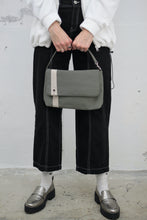 Laden Sie das Bild in den Galerie-Viewer, 😀 Khaki Kuoni Tasche (Vintage)