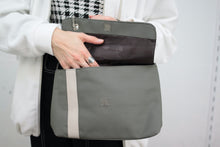 Laden Sie das Bild in den Galerie-Viewer, 😀 Khaki Kuoni Tasche (Vintage)