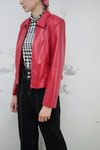 Laden Sie das Bild in den Galerie-Viewer, Rote Kunstlederjacke (Vintage)