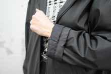Laden Sie das Bild in den Galerie-Viewer, Schwarze Sportjacke (Vintage)