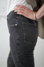 Laden Sie das Bild in den Galerie-Viewer, Mom-Jeans dunkelgrau (Vintage)