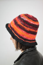 Laden Sie das Bild in den Galerie-Viewer, Crochet Bucket Hat
