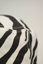 Laden Sie das Bild in den Galerie-Viewer, Bucket Hat Zebra