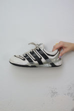 Laden Sie das Bild in den Galerie-Viewer, 90s Adidas Sneakers (Vintage)