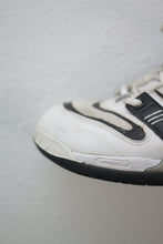 Laden Sie das Bild in den Galerie-Viewer, 90s Adidas Sneakers (Vintage)