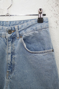 Mom-Jeans mit Herz-Patches