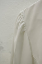 Laden Sie das Bild in den Galerie-Viewer, Weisse Bluse mit Spitzenkragen (Vintage)