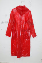 Laden Sie das Bild in den Galerie-Viewer, Rote Regenjacke