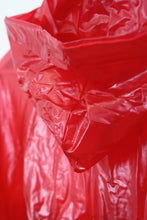 Laden Sie das Bild in den Galerie-Viewer, Rote Regenjacke