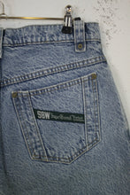 Laden Sie das Bild in den Galerie-Viewer, Jeans Shorts (Vintage)